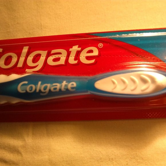 Adult Colgate Extra Clean toothbrush; size: Medium; New-Last ONE - Picture 9 of 9
